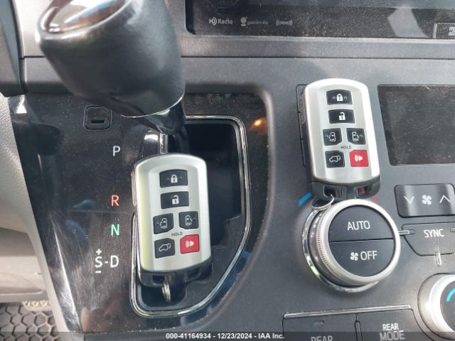 5TDYZ3DC2HS843429 Toyota Sienna Xle/limited