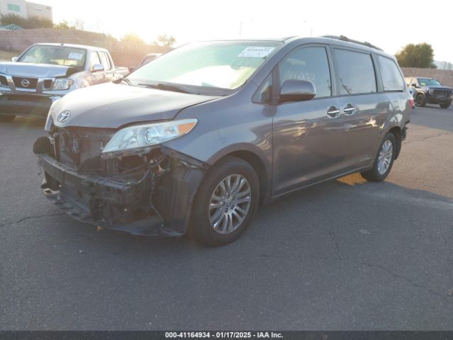 5TDYZ3DC2HS843429 Toyota Sienna Xle/limited