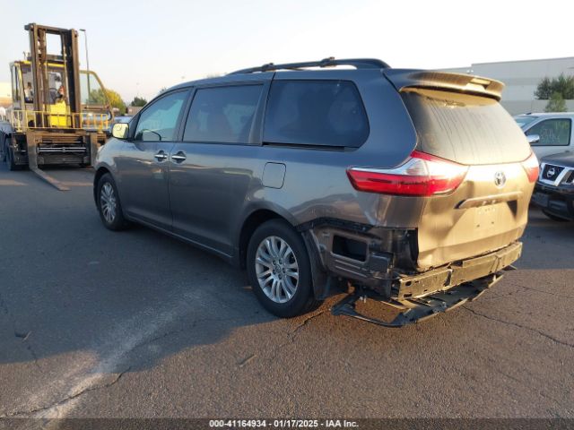 5TDYZ3DC2HS843429 Toyota Sienna Xle/limited