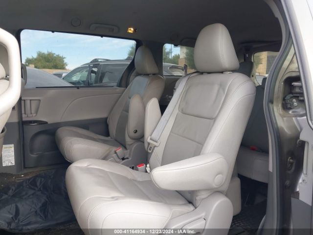 5TDYZ3DC2HS843429 Toyota Sienna Xle/limited