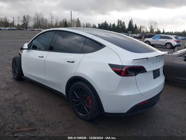 2021 TESLA MODEL Y 5YJYGDEE4MF173747 Photo 2