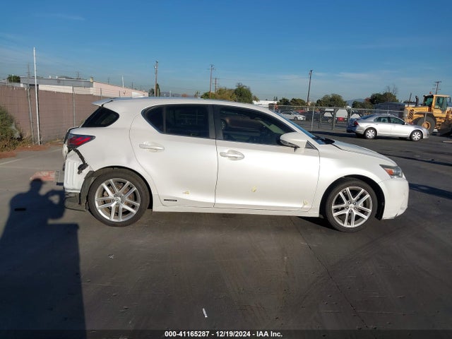 Lexus CT 200H 2015 JTHKD5BH2F2225318 Image 13