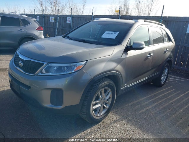 KIA Sorento Lx V6 2015 5XYKTDA75FG605380 Image 2