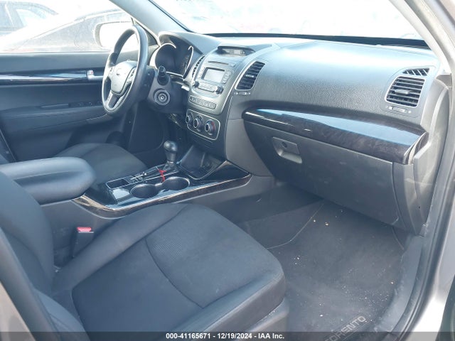 KIA Sorento Lx V6 2015 5XYKTDA75FG605380 Image 5