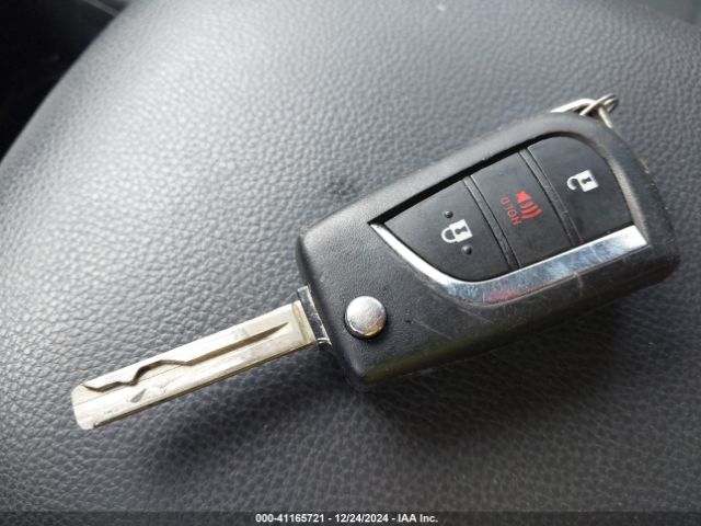 2T3G1RFV2NW252113 Toyota RAV4 LE