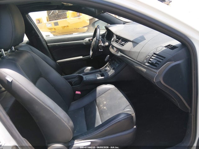 Lexus CT 200H 2015 JTHKD5BHXF2249690 Image 5