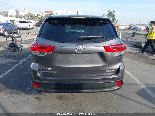 Toyota Highlander Xle 2018 5TDJZRFH3JS861246 Image 17