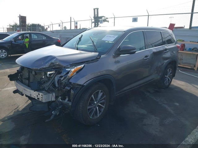 Toyota Highlander Xle 2018 5TDJZRFH3JS861246 Image 2