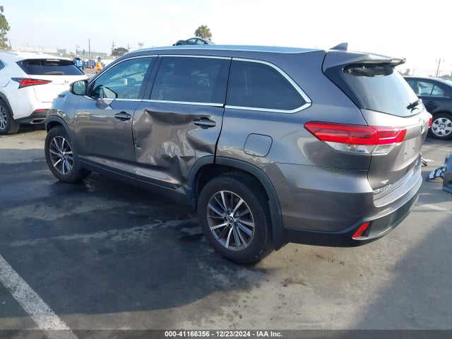 Toyota Highlander Xle 2018 5TDJZRFH3JS861246 Image 3