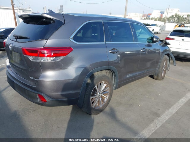 Toyota Highlander Xle 2018 5TDJZRFH3JS861246 Image 4
