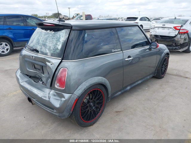 2005 MINI COOPER S WMWRE33555TL13887 Photo 3