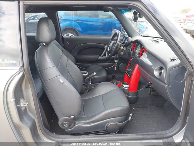 2005 MINI COOPER S WMWRE33555TL13887 Photo 4