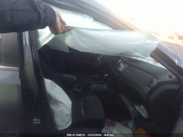 5N1AT2MT0JC711088 Nissan ROGUE S