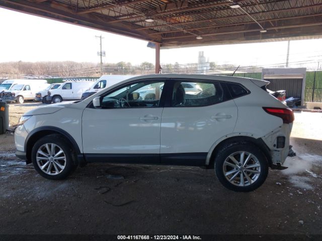JN1BJ1CR6HW131127 Nissan Rogue Sport S