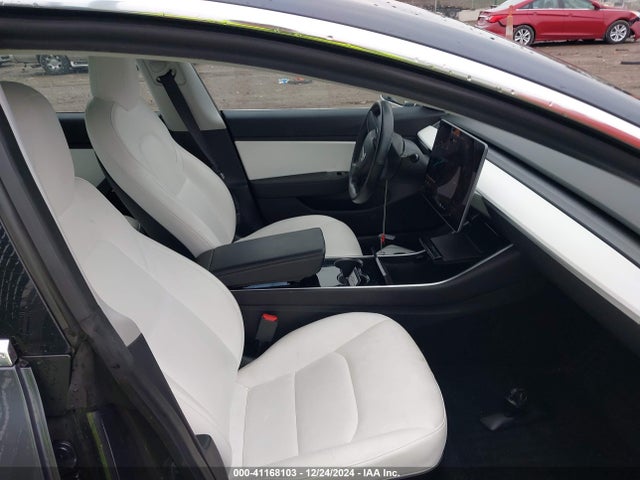 2019 TESLA MODEL 3 5YJ3E1EB9KF192697 Photo 4