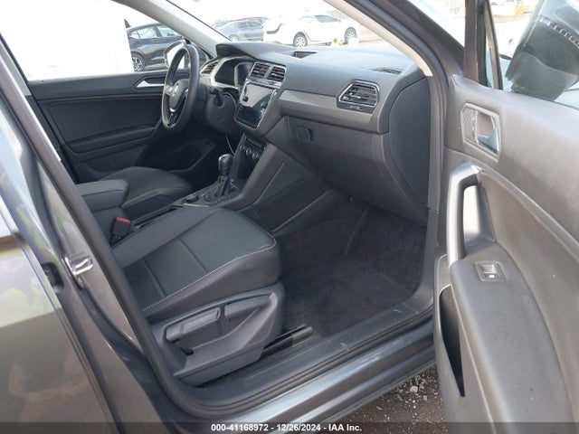 3VV2B7AXXMM047970 Volkswagen Tiguan 2.0t Se/2.0t Se R-line Black/2.0t Sel