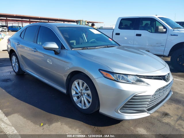 Toyota CAMRY LE 2022 4T1C11AK1NU641220 Image 1