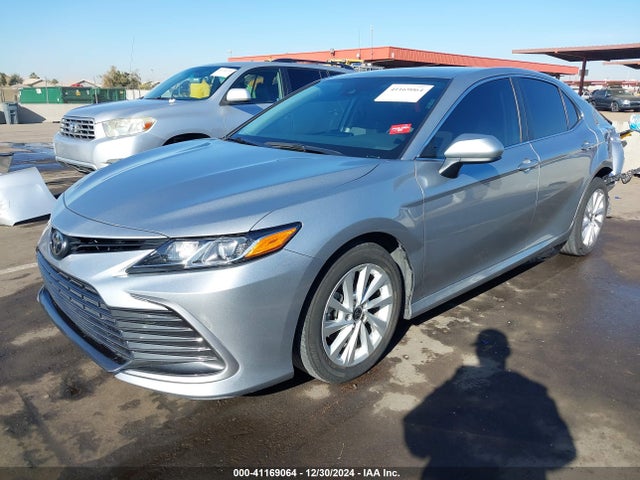 Toyota CAMRY LE 2022 4T1C11AK1NU641220 Image 2