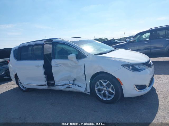 2C4RC1BGXJR204505 Chrysler Pacifica Touring L