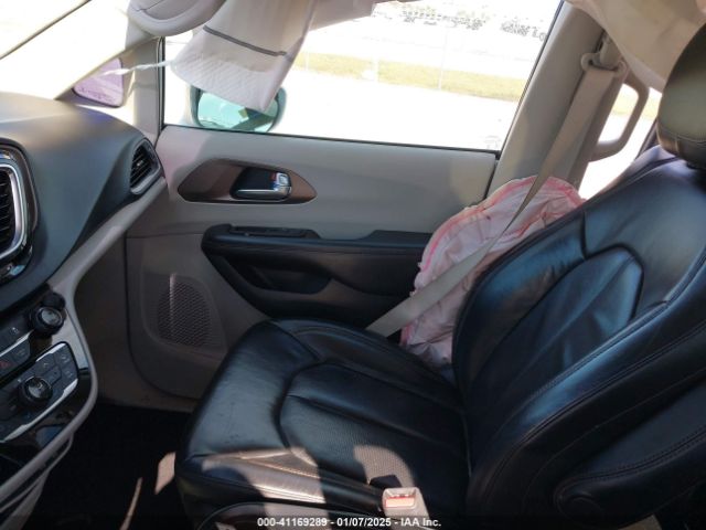 2C4RC1BGXJR204505 Chrysler Pacifica Touring L