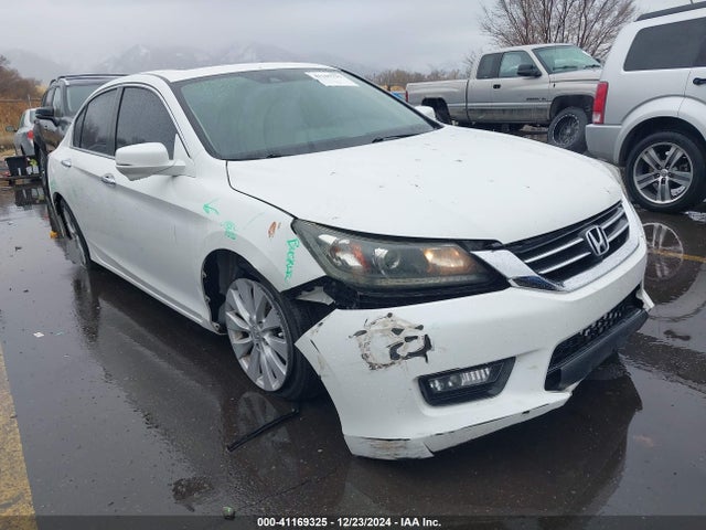 2015 1HGCR2F80FA031751 main image