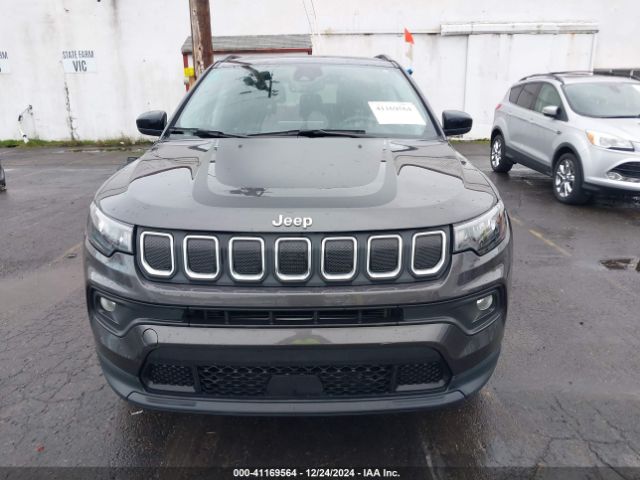 3C4NJDBB3NT211986 Jeep Compass Latitude 4x4