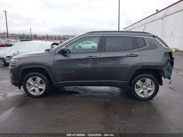 3C4NJDBB3NT211986 Jeep Compass Latitude 4x4