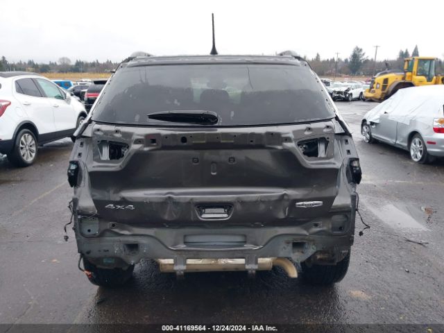 3C4NJDBB3NT211986 Jeep Compass Latitude 4x4
