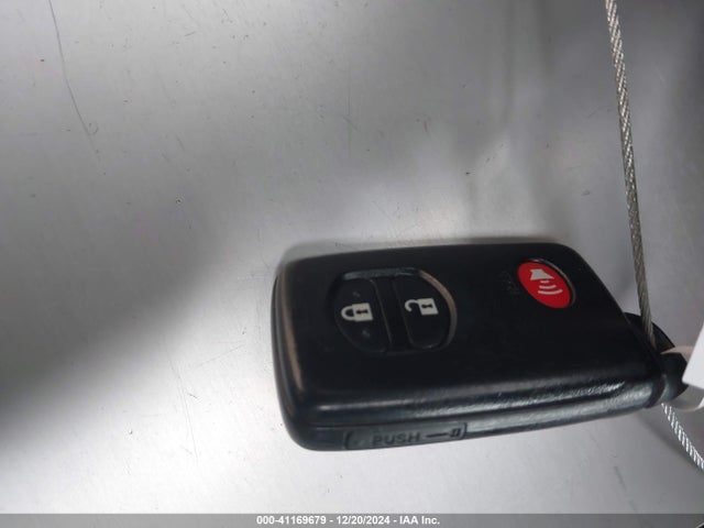 JTDKN3DUXE0372056 Toyota Prius