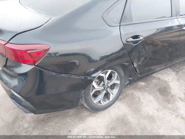3KPF24AD6NE503916 KIA Forte Lxs