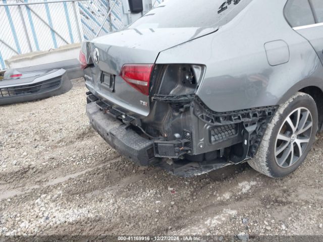 3VWDB7AJ4JM249019 Volkswagen Jetta 1.4t Se/1.4t Wolfsburg Edition
