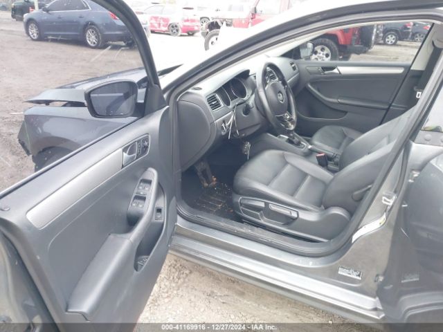 3VWDB7AJ4JM249019 Volkswagen Jetta 1.4t Se/1.4t Wolfsburg Edition