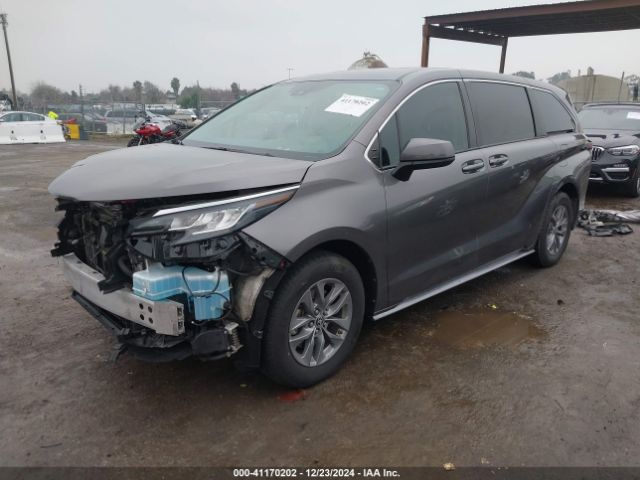 5TDKRKEC6NS076937 Toyota SIENNA LE