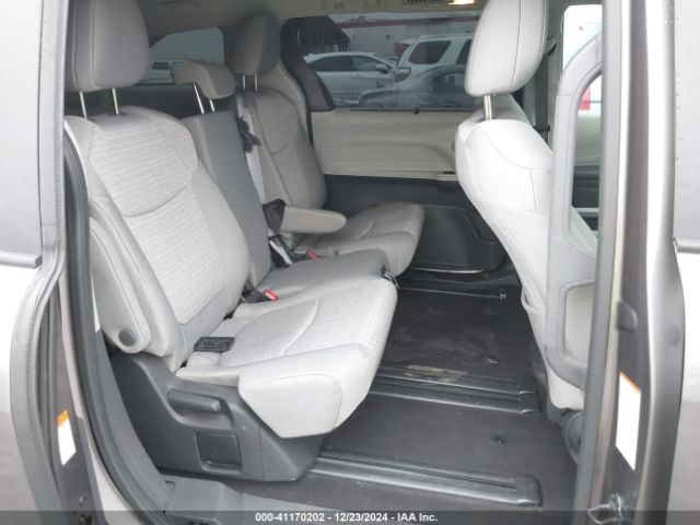 5TDKRKEC6NS076937 Toyota SIENNA LE