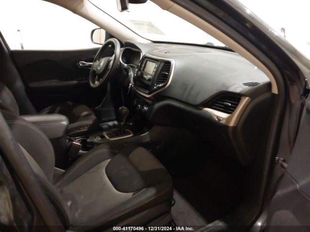 1C4PJMAB5GW172132 Jeep Cherokee Sport