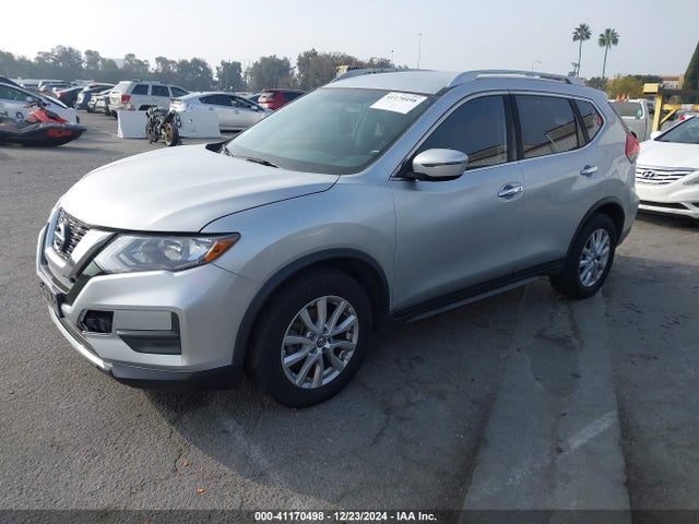 Nissan ROGUE SV 2017 JN8AT2MT4HW143218 Image 2