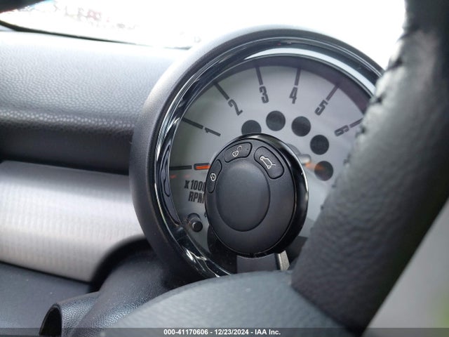 2009 MINI COOPER S CLUBMAN WMWMM33529TP92918 Photo 10