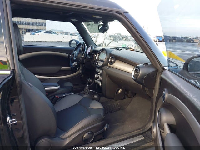 2009 MINI COOPER S CLUBMAN WMWMM33529TP92918 Photo 4