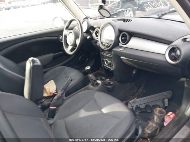 2011 MINI COOPER CLUBMAN WMWZF3C51BTX81754 Photo 4
