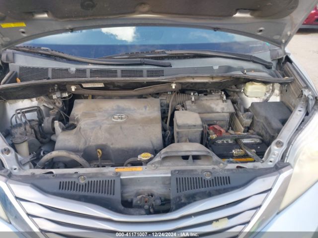 5TDYK3DC4GS702266 Toyota Sienna Xle 8 Passenger