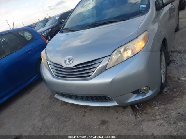 5TDYK3DC4GS702266 Toyota Sienna Xle 8 Passenger