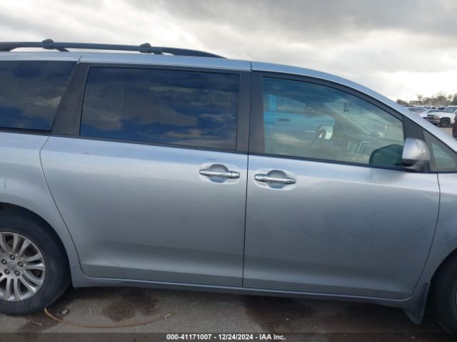 5TDYK3DC4GS702266 Toyota Sienna Xle 8 Passenger