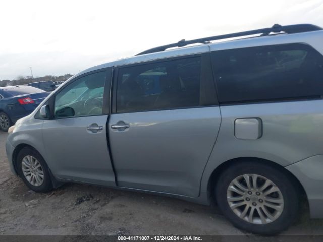 5TDYK3DC4GS702266 Toyota Sienna Xle 8 Passenger
