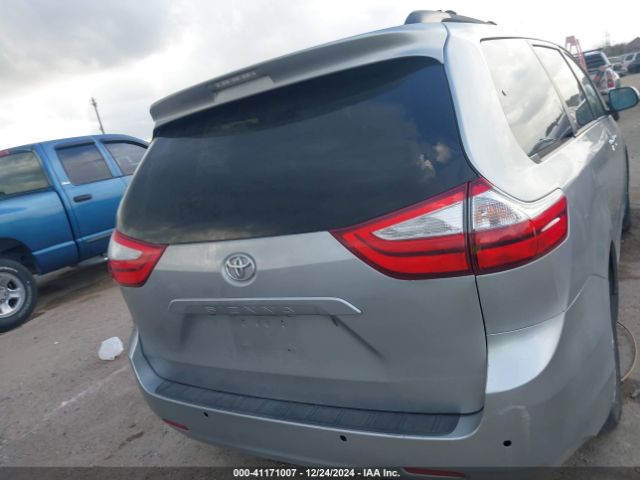 5TDYK3DC4GS702266 Toyota Sienna Xle 8 Passenger