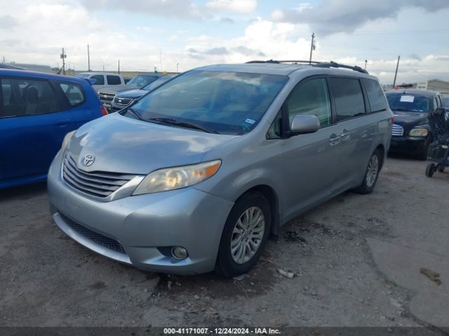 5TDYK3DC4GS702266 Toyota Sienna Xle 8 Passenger
