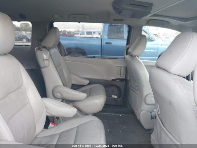 5TDYK3DC4GS702266 Toyota Sienna Xle 8 Passenger