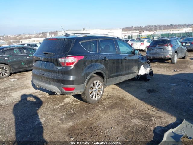 1FMCU9J94JUC66632 Ford Escape Titanium