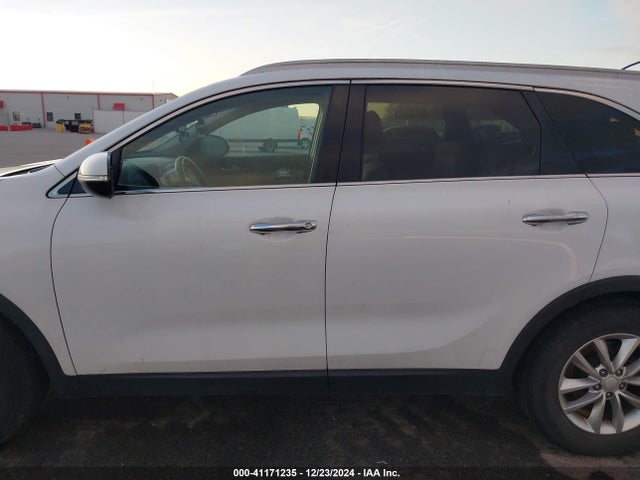 5XYPG4A55JG353051 KIA Sorento 3.3l Lx