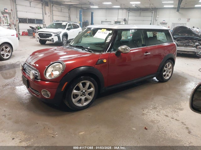 2008 MINI COOPER CLUBMAN WMWML33538TN66033 Photo 1