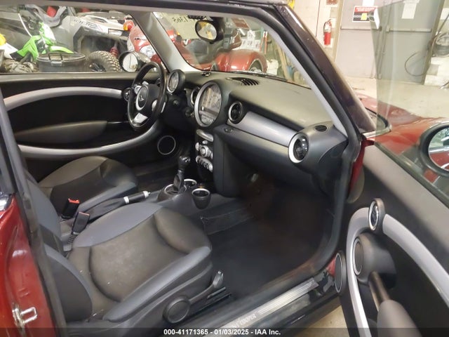2008 MINI COOPER CLUBMAN WMWML33538TN66033 Photo 4